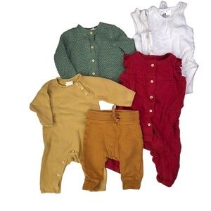 Lot of H&M infant newborn baby clothes tanks pants sweaters onesies romper 1-4mo